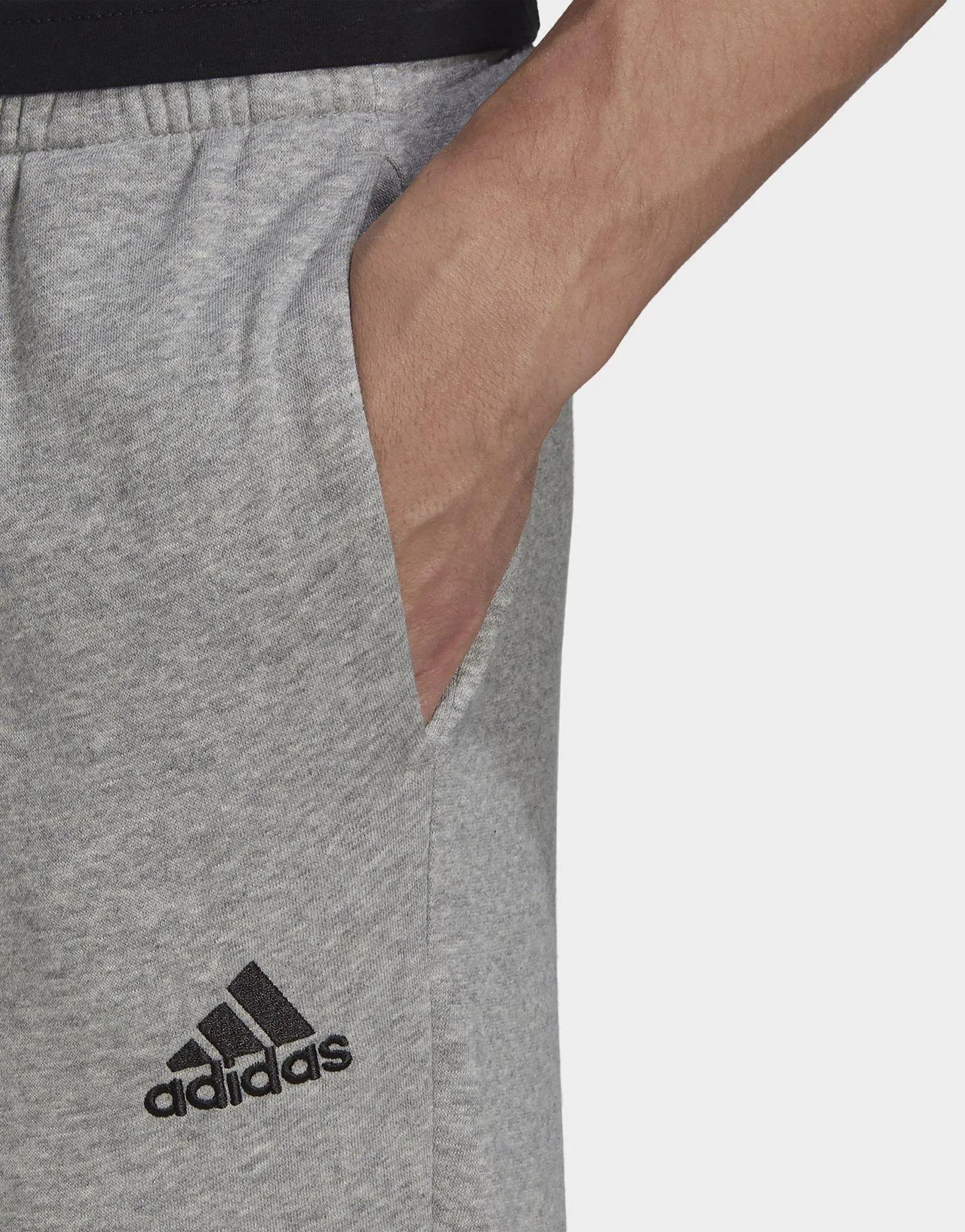 adidas Pantalón Essentials Regular Tapered Fleece