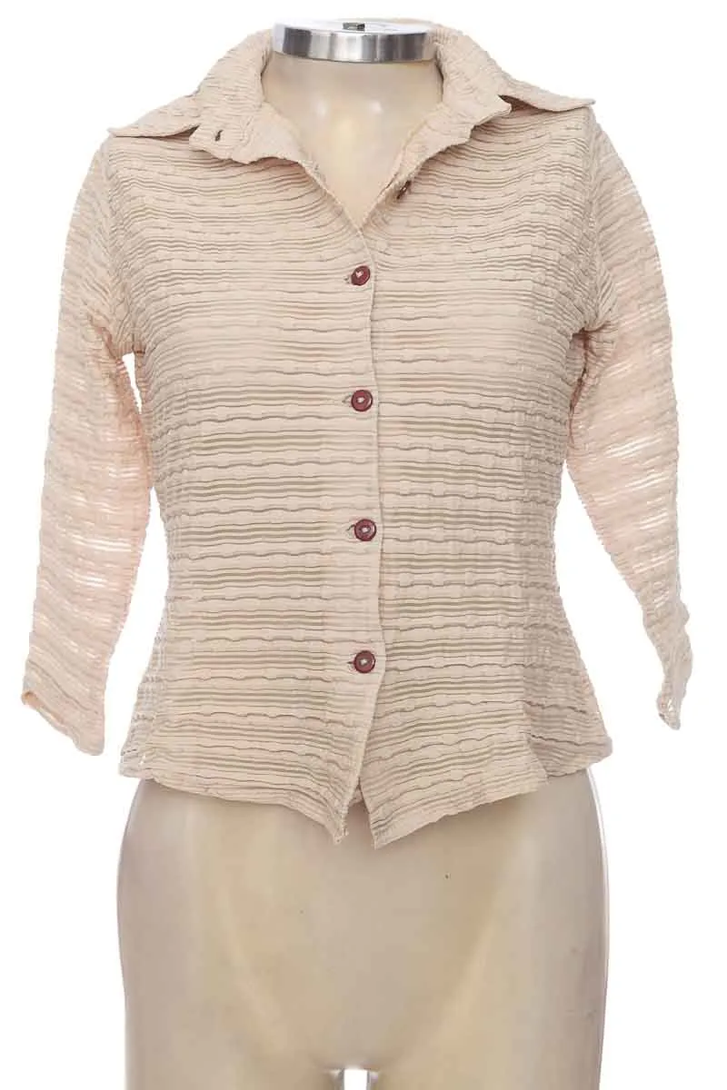 BLUSA COLOR BEIGE  CLOSEANDO