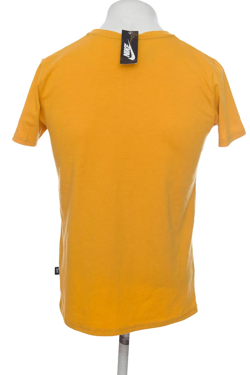 CAMISETA COLOR MOSTAZA  CLOSEANDO