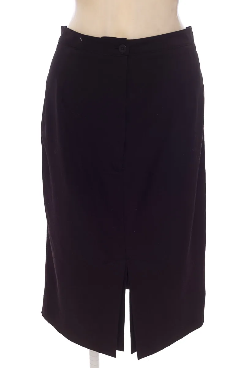 FALDA COLOR NEGRO  CLOSEANDO