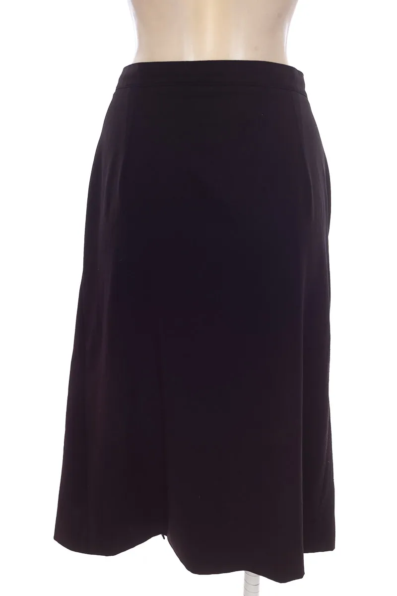 FALDA COLOR NEGRO  CLOSEANDO