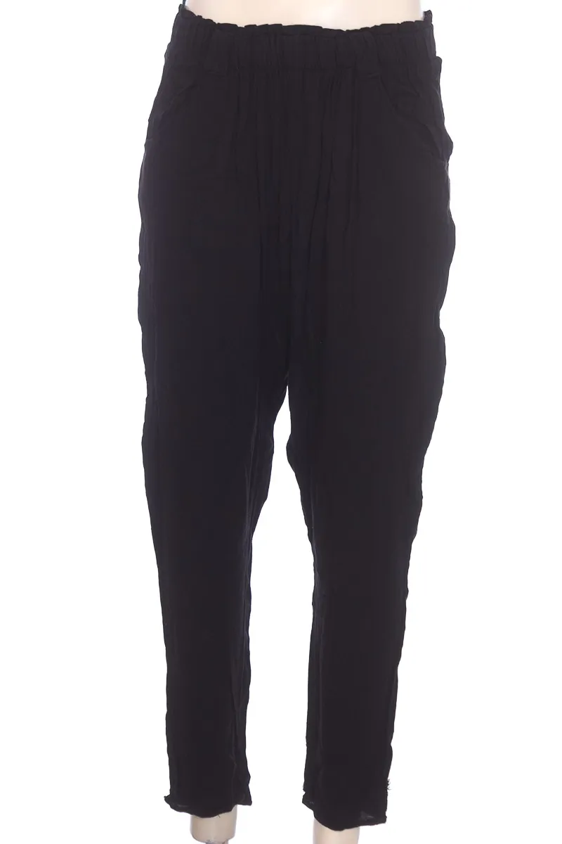 PANTALóN COLOR NEGRO  CLOSEANDO