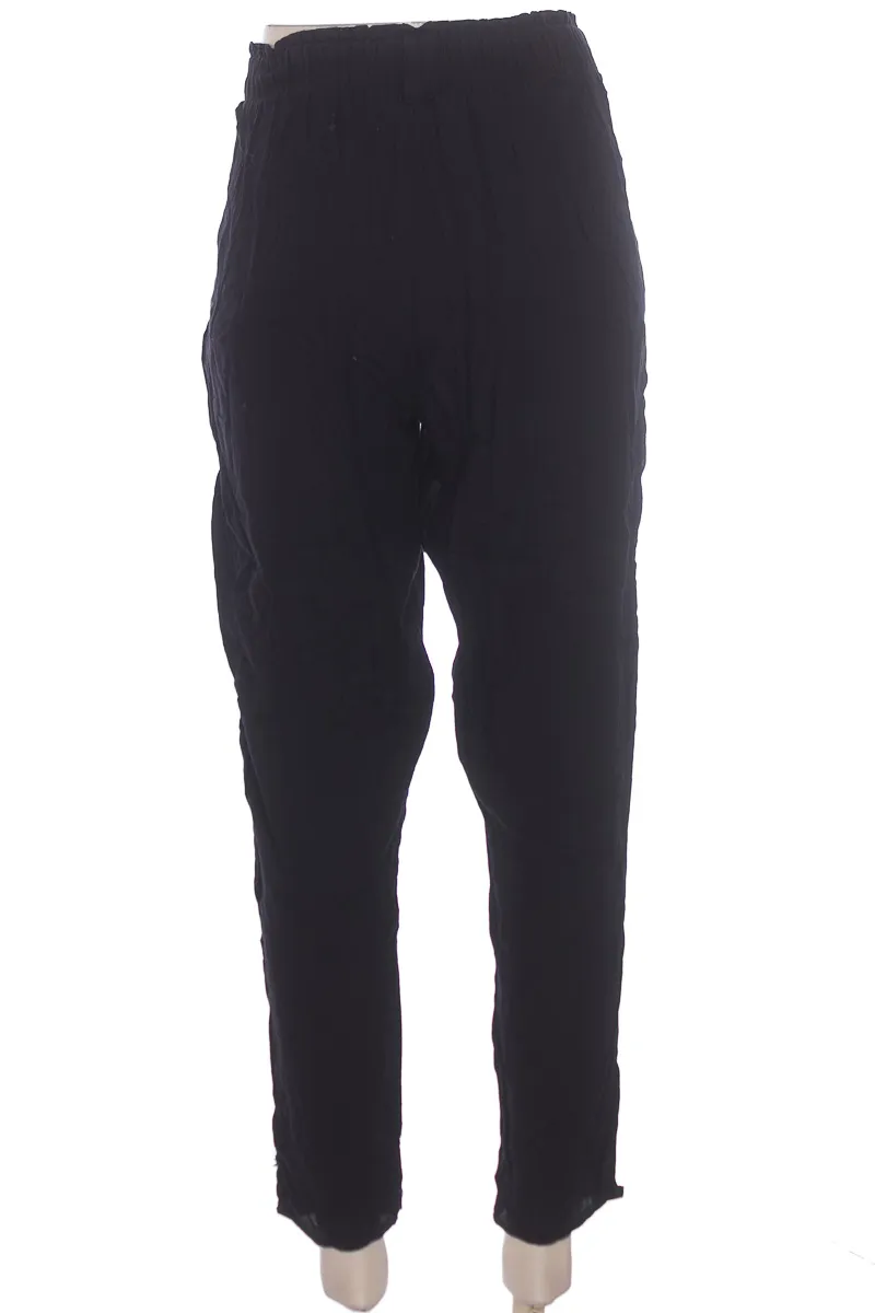 PANTALóN COLOR NEGRO  CLOSEANDO