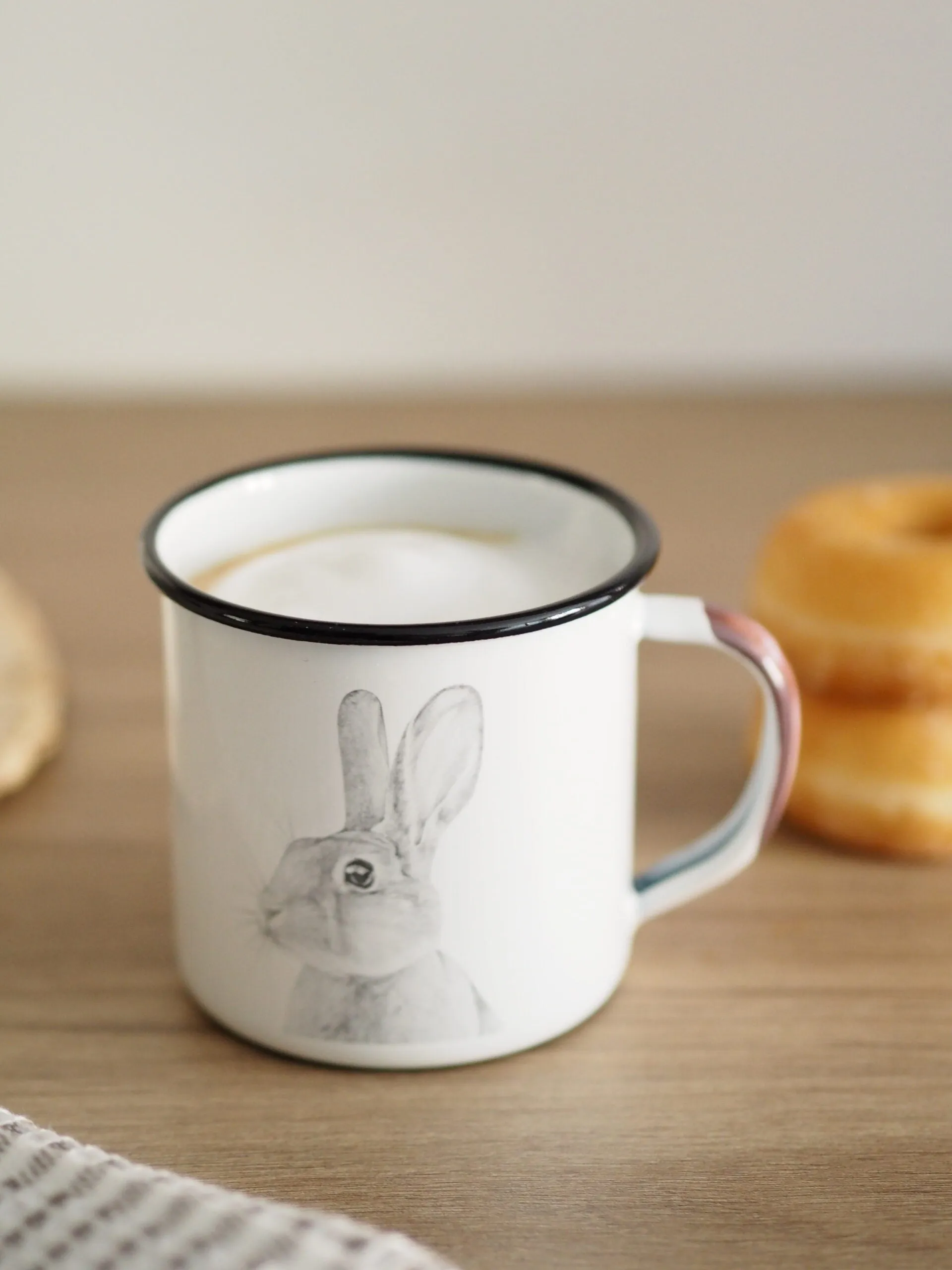 Taza de acero esmaltado conejo